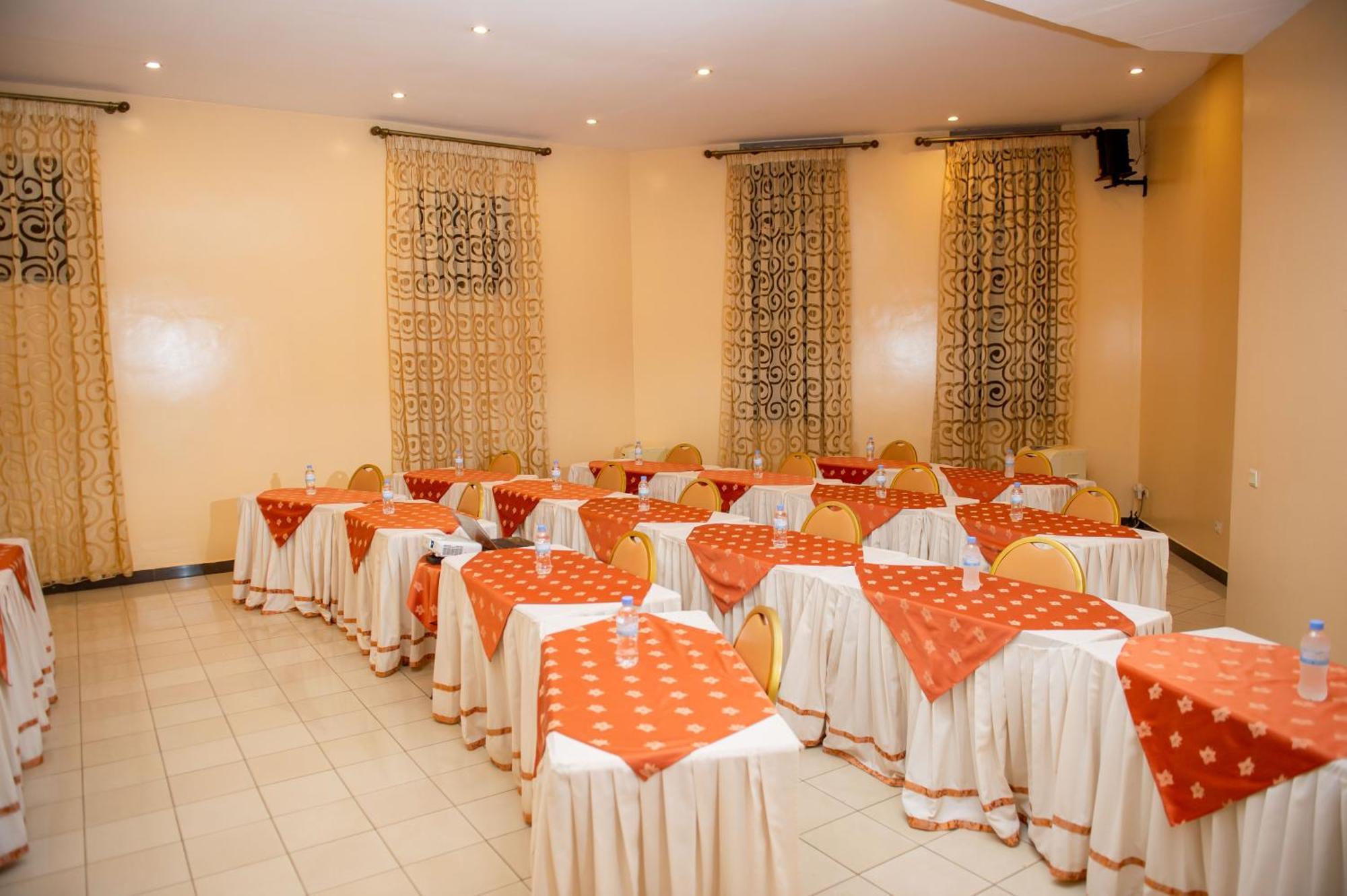 Beausejour Hotel Kigali Bagian luar foto
