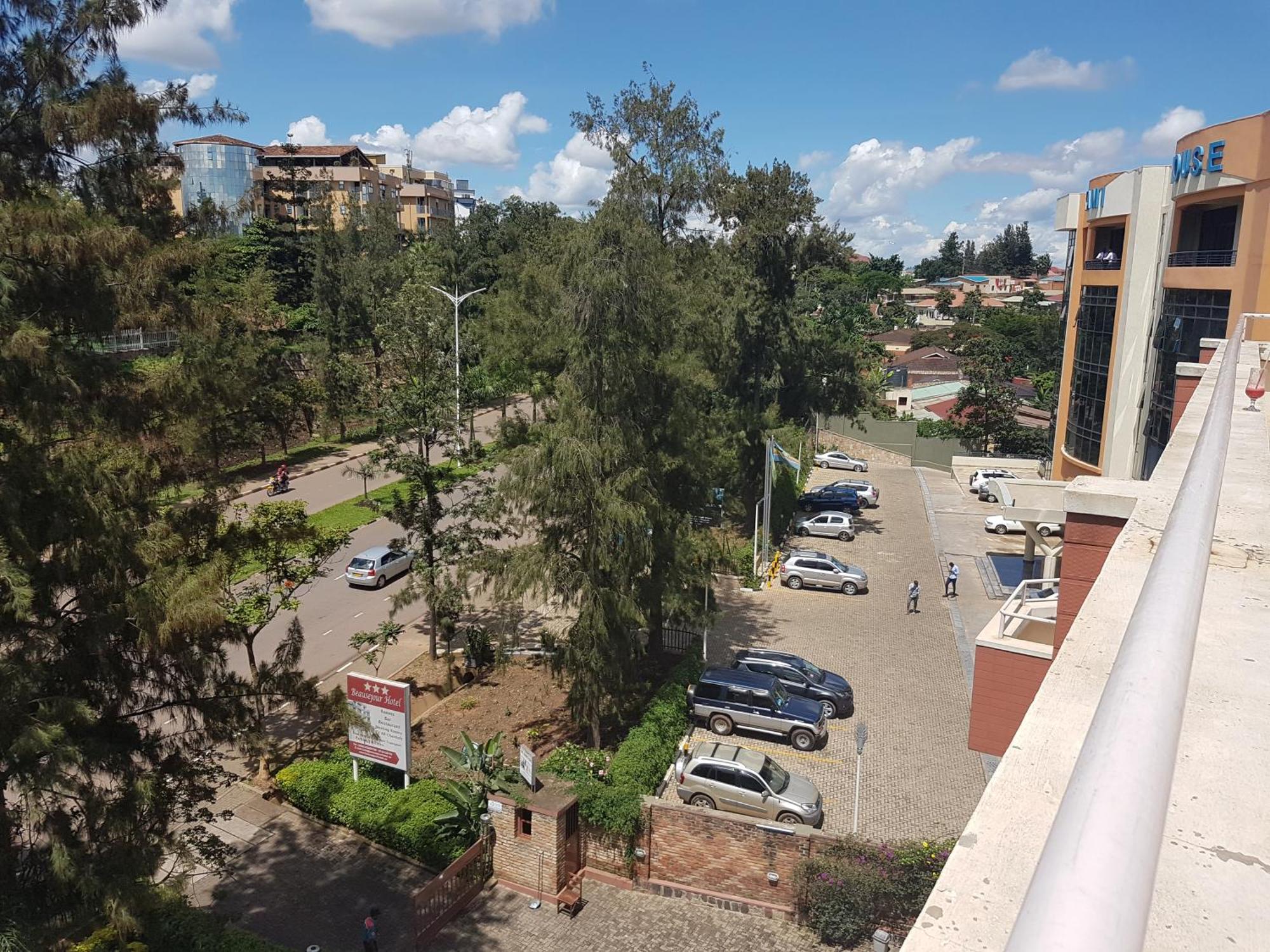 Beausejour Hotel Kigali Bagian luar foto
