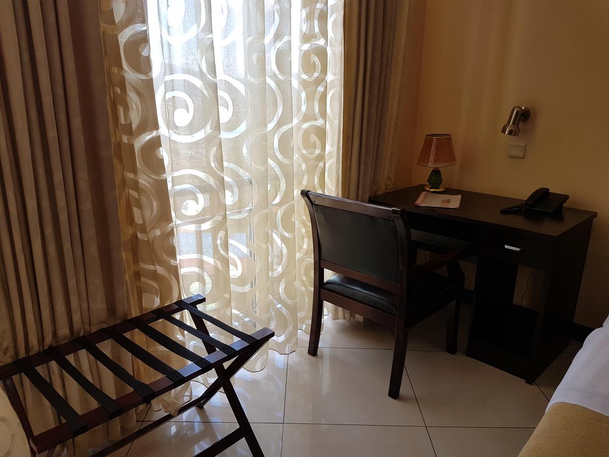 Beausejour Hotel Kigali Bagian luar foto